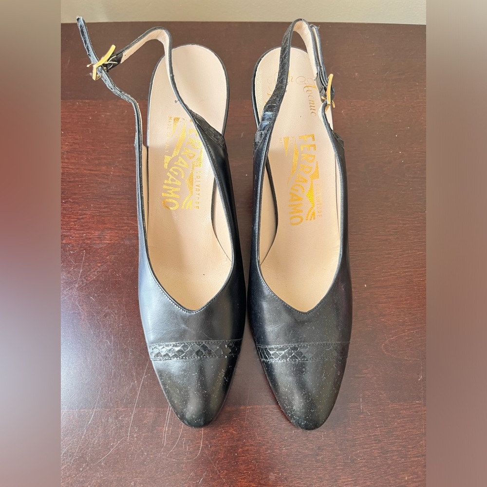 Vintage Salvatore Ferragamo Heels 👠 size 7.5 AAAA